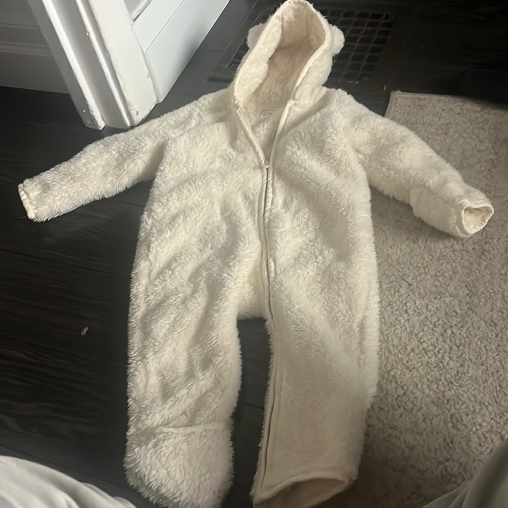 The gap like new teddy onesie- size 6-12
